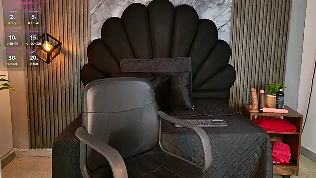 Snapshot of AlahyaPalmerR chatting on 10.18.25 AlahyaPalmerR online show from 10.18.25