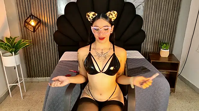 Snapshot of AlahyaPalmerR chatting on 10.24.25 AlahyaPalmerR online show from 10.24.25