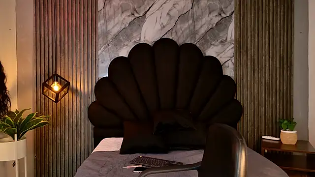 Snapshot of AlahyaPalmerR chatting on 10.28.25 AlahyaPalmerR online show from 10.28.25