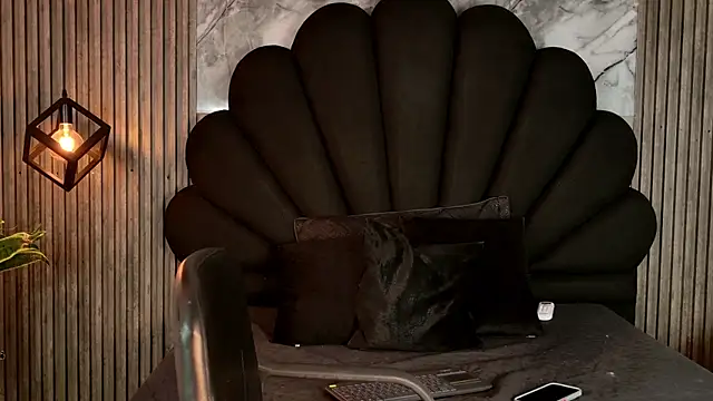 Snapshot of AlahyaPalmerR chatting on 10.30.25 AlahyaPalmerR online show from 10.30.25