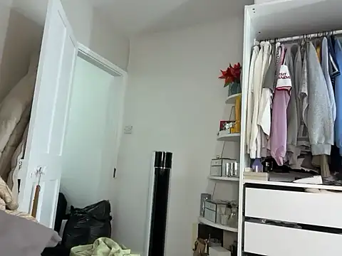 Snapshot of KayleeBella chatting on 10.07.25 KayleeBella online show from 10.07.25