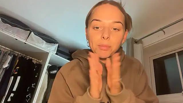 KayleeBella online show from 11.21.25