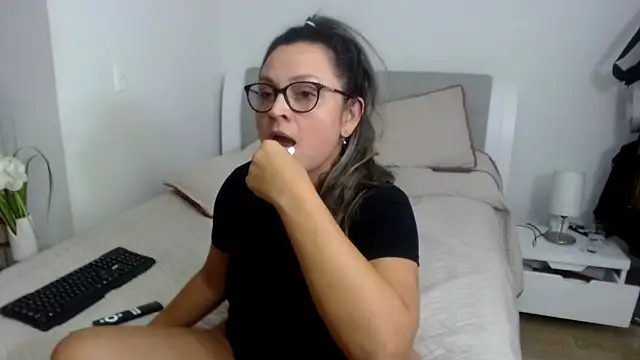 sophie lopez1 online show from 12.18.25