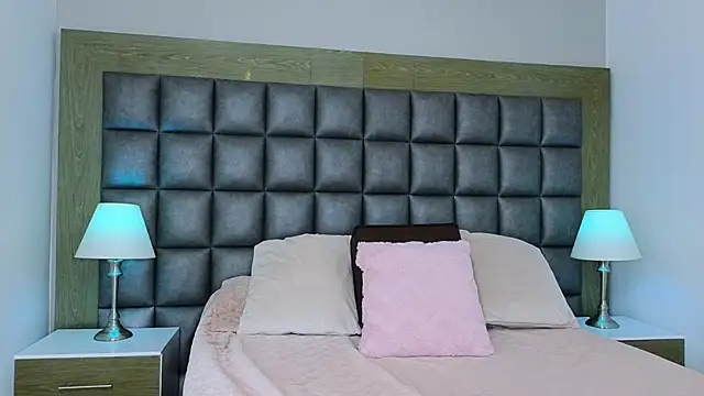 AmiraMorgan online show from 12.17.25