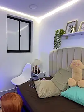 Snapshot of SunshineLizzy chatting on 11.07.25 SunshineLizzy online show from 11.07.25