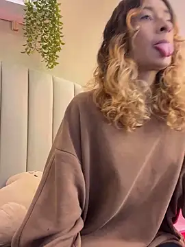 Snapshot of SunshineLizzy chatting on 11.14.25 SunshineLizzy online show from 11.14.25