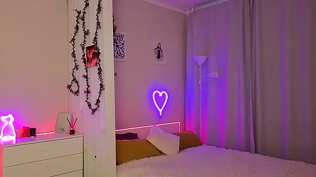 PurrrBerry online show from 11.08.25