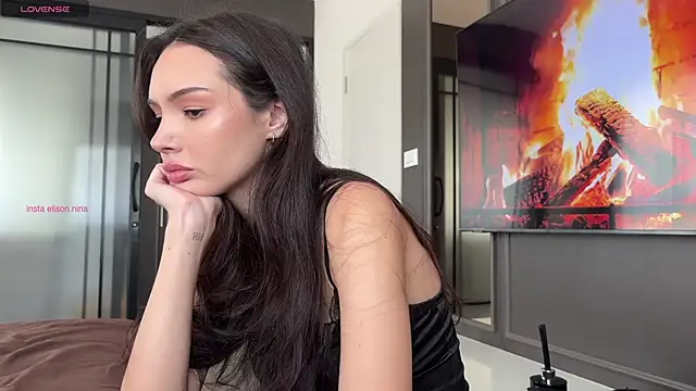 Snapshot of elisonni_ chatting on 11.17.25 elisonni online show from 11.17.25
