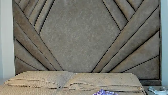Mythical Girll online show from 09.12.25
