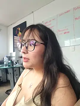 Mythical Girll online show from 09.17.25