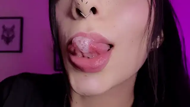 Hollyxx  online show from 05.28.26