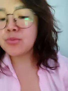 Snapshot of Innogin chatting on 10.11.25 Innogin online show from 10.11.25