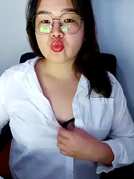 Snapshot of Innogin chatting on 10.23.25 Innogin online show from 10.23.25