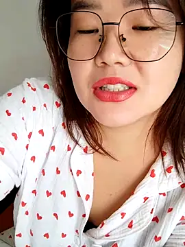 Snapshot of Innogin chatting on 10.29.25 Innogin online show from 10.29.25