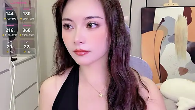 L-xI668 online show from 10.24.25