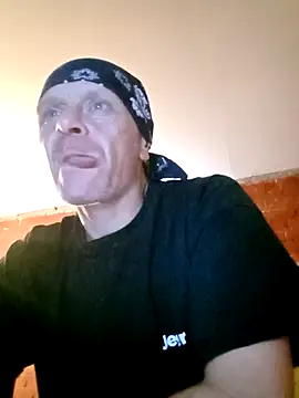 Snapshot of Kuba_Gd chatting on 10.03.25 Kuba Gd online show from 10.03.25