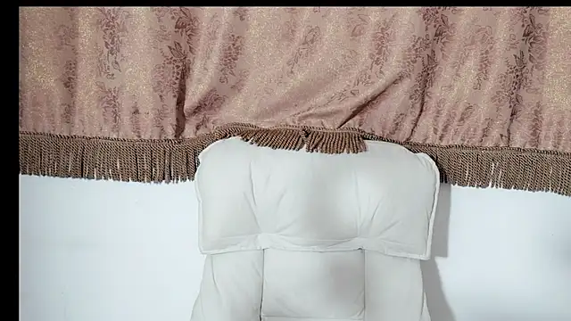 Snapshot of Zhenlihoney10 chatting on 10.25.25 Zhenlihoney10 online show from 10.25.25