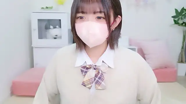 Hinata Sun online show from 10.04.25