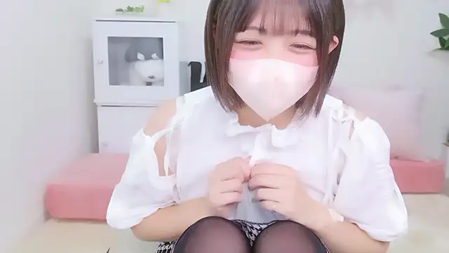 Hinata Sun online show from 10.06.25