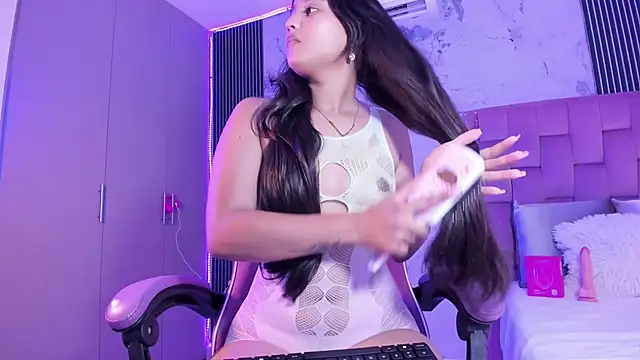 Laly Cherry  online show from 09.24.25