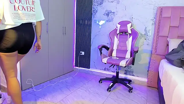 Laly Cherry  online show from 10.05.25