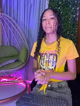 Kiara Zahiri   online show from 09.16.25