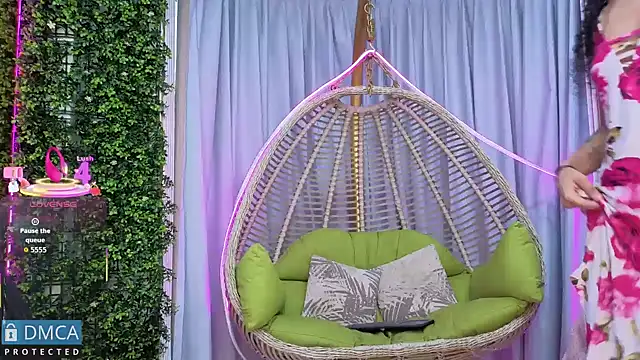 Kiara Zahiri   online show from 10.06.25