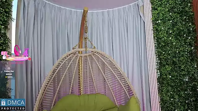 Kiara Zahiri   online show from 11.01.25