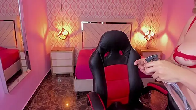 CHRISTY TEIGEN4 online show from 10.02.25