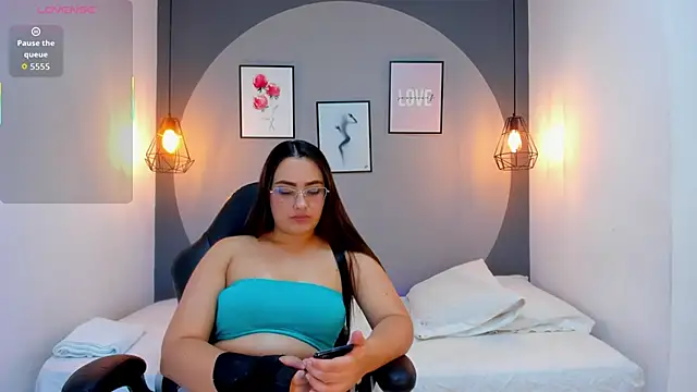 stefannyrivas online show from 10.27.25