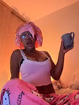 Snapshot of Sweet-Jade chatting on 10.18.25 Sweet-Jade online show from 10.18.25