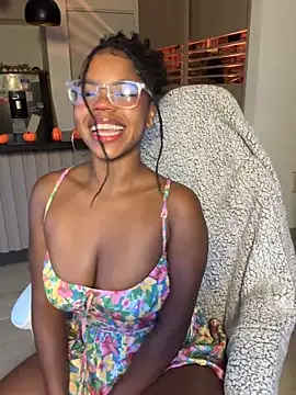 Snapshot of Sweet-Jade chatting on 10.21.25 Sweet-Jade online show from 10.21.25