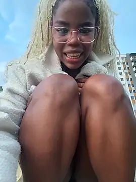 Snapshot of Sweet-Jade chatting on 10.30.25 Sweet-Jade online show from 10.30.25