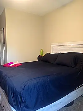 Snapshot of Calimarina chatting on 10.28.25 Calimarina online show from 10.28.25