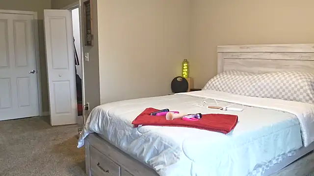 Snapshot of Calimarina chatting on 11.06.25 Calimarina online show from 11.06.25