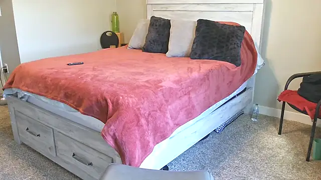 Snapshot of Calimarina chatting on 11.13.25 Calimarina online show from 11.13.25