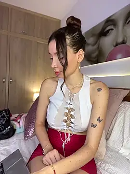 Snapshot of nicolleferragamo chatting on 11.12.25 nicolleferragamo online show from 11.12.25