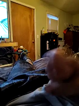 Snapshot of Wolfyking95 chatting on 10.08.25 Wolfyking95 online show from 10.08.25