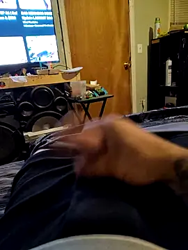 Snapshot of Wolfyking95 chatting on 10.13.25 Wolfyking95 online show from 10.13.25