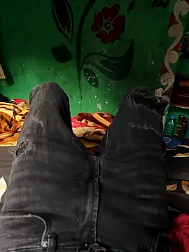 Snapshot of biswasb900 chatting on 12.17.25 biswasb900 online show from 12.17.25