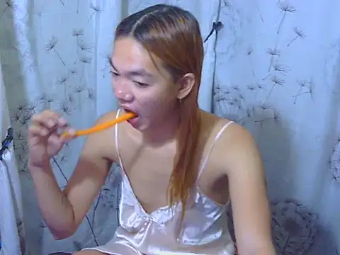 Snapshot of ursexy_prettytrans chatting on 10.22.25 ursexy prettytrans online show from 10.22.25