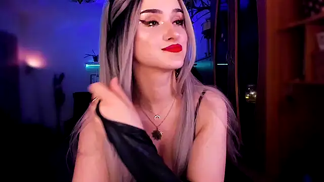 Snapshot of MistressJolie chatting on 12.22.24 MistressJolie online show from 12.22.24