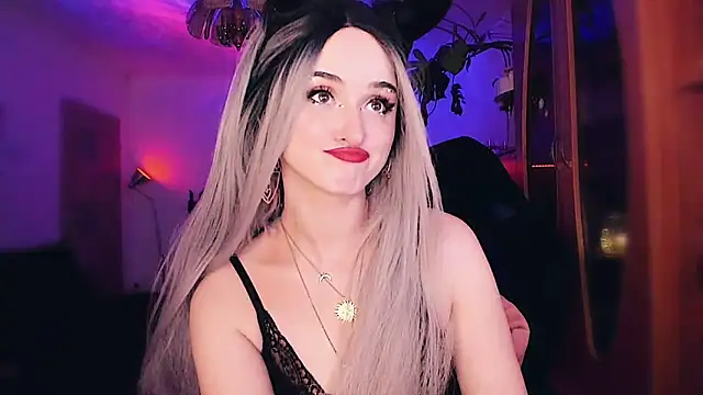 Snapshot of MistressJolie chatting on 02.25.25 MistressJolie online show from 02.25.25