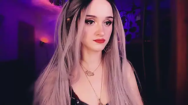 Snapshot of MistressJolie chatting on 09.10.25 MistressJolie online show from 09.10.25