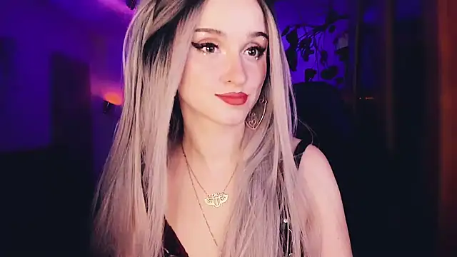 Snapshot of MistressJolie chatting on 09.12.25 MistressJolie online show from 09.12.25