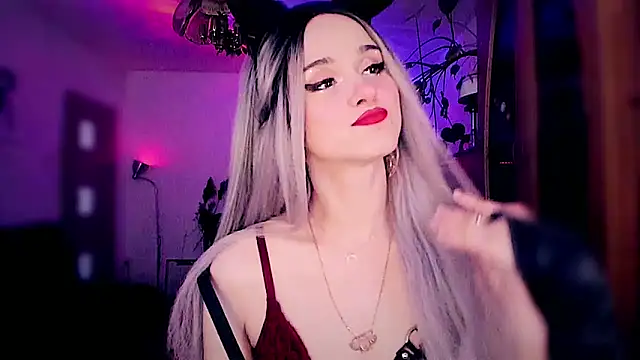 Snapshot of MistressJolie chatting on 09.16.25 MistressJolie online show from 09.16.25