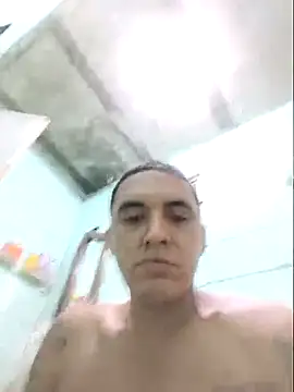 Snapshot of luisvL chatting on 11.06.25 luisvL online show from 11.06.25