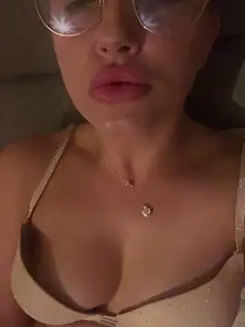 PinkiePlgirl online show from 09.22.25