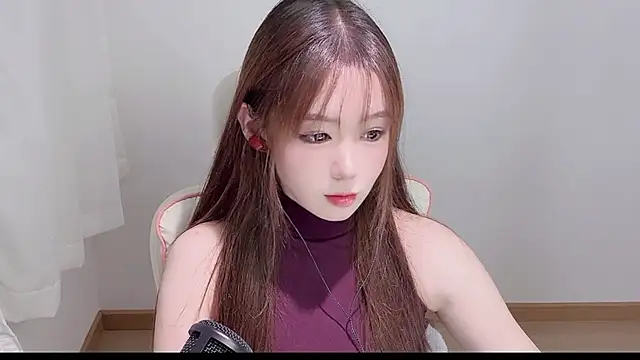 Xiao-runbao online show from 10.03.25