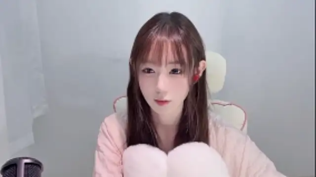 Xiao-runbao online show from 10.21.25